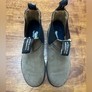 Blundstone classic women’s 550 boots size 8.5 Color: STONE NUBUCK